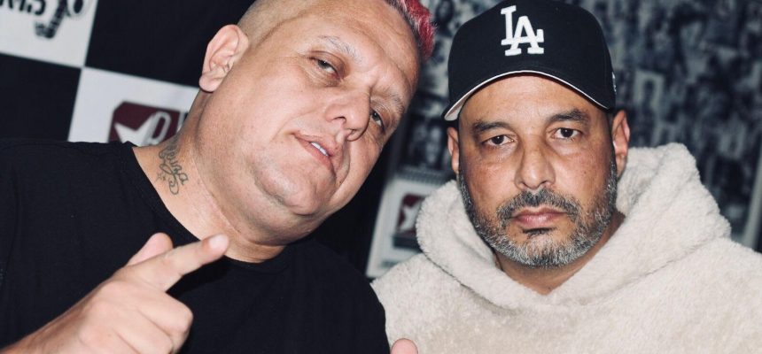 Mano Fler e Patê do grupo Protesto V durante divulgação do single Se Liga Boyzão, rap com crítica social gravado na Favela São Remo